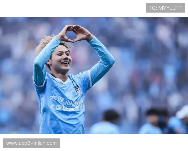 大连英博王禹前场抢断反击成功